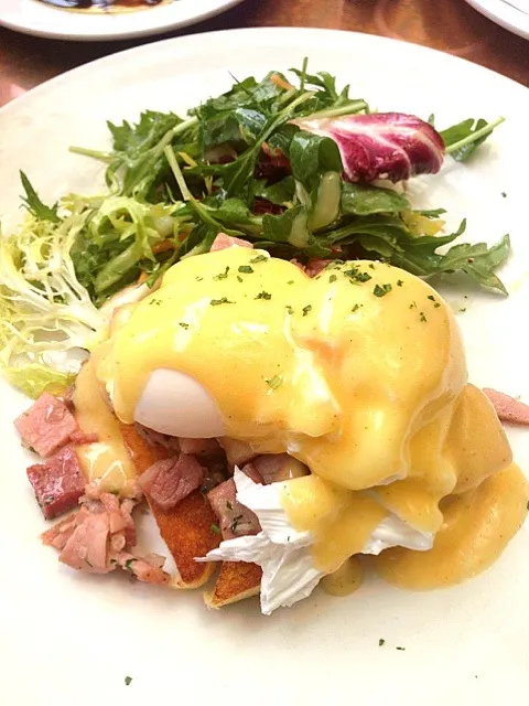 Snapdishの料理写真:Ham & eggs Benedict|Carmela Solon P.さん