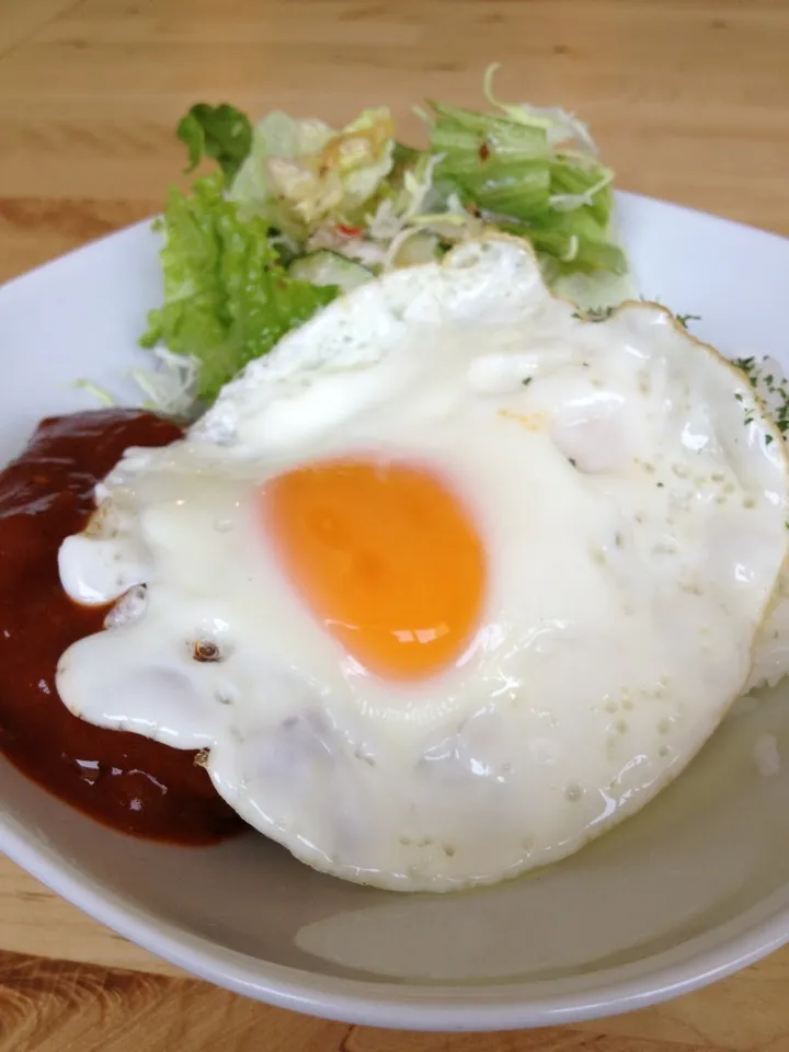 Snapdishの料理写真:ロコモコ丼でランチ。|yukimiさん