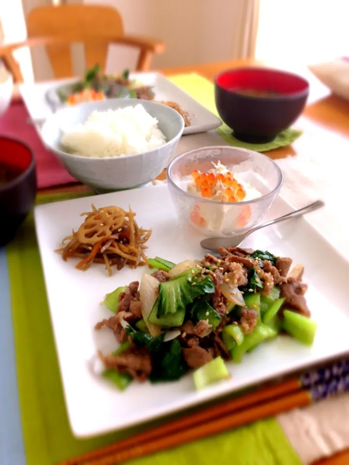 Snapdishの料理写真:牛肉と青梗菜の中華炒めでお昼ご飯|どんママさん