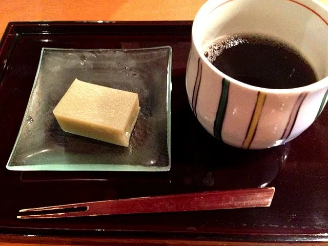 緑茶の水羊羹と黒豆茶|まなみさん