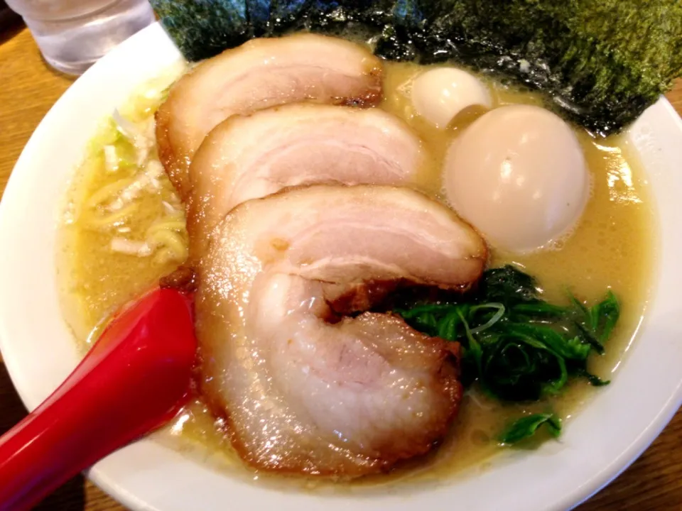 Snapdishの料理写真:家系ラーメン食べたった|さくたろうさん