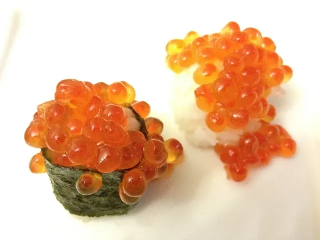 Snapdishの料理写真:Japanese salmon roe roll n ball|piggybistroさん