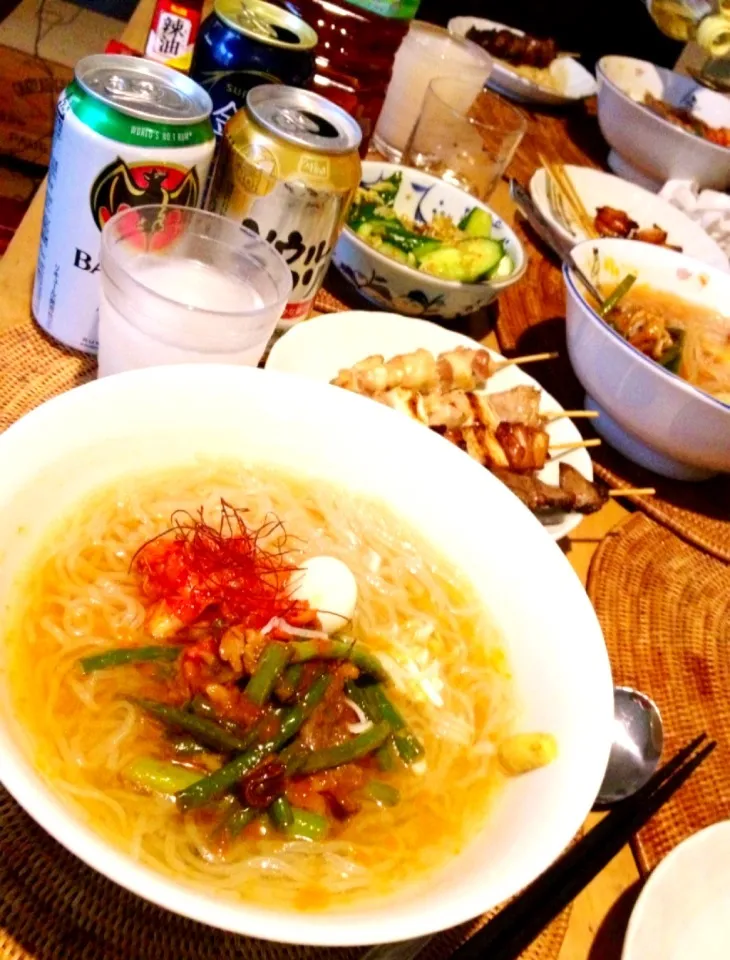 Snapdishの料理写真:韓国冷麺＆焼鳥屋さんの焼鳥 ミホちゃん油淋鶏のタレで胡瓜の即席漬け|ピロさん