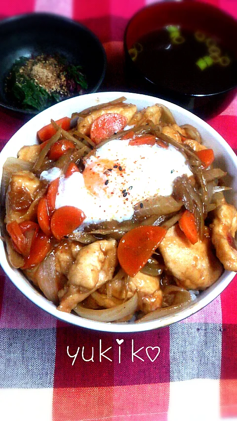 鶏肉と根菜のピリ辛味噌煮丼で手抜き夕飯〜(o´艸`)|ゆきこさん