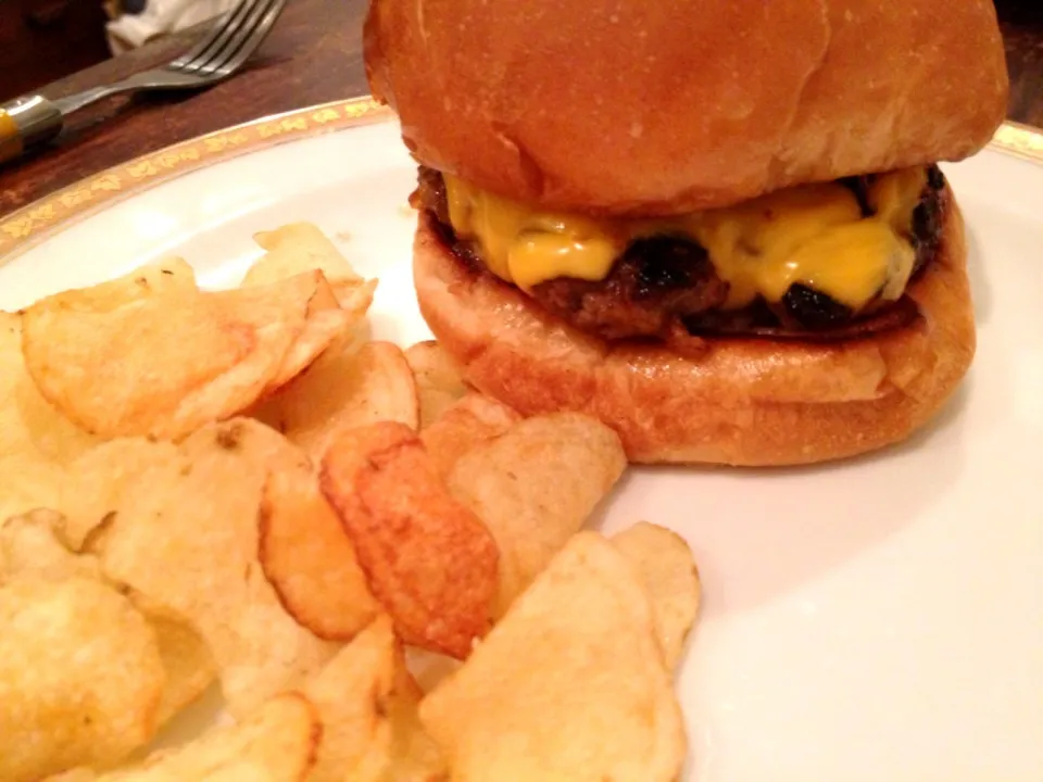 Cheeseburger w/grilled shallots|Chris Shannonさん