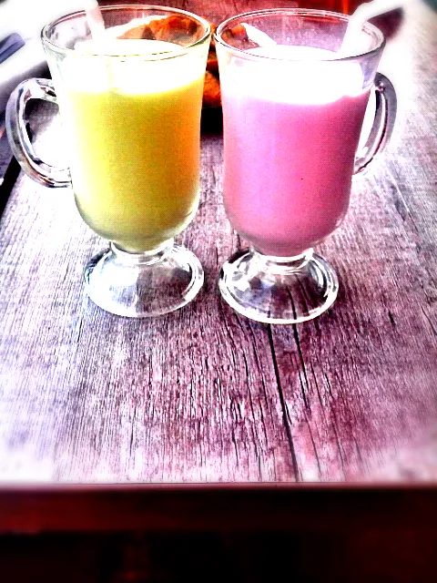 Banana vs Strawberry Fresh Milk|rembulan tri azyta n.さん