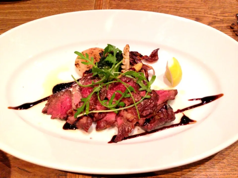 Charcoal-grilled Beef Sirloin from Australia|Sergey Grisさん