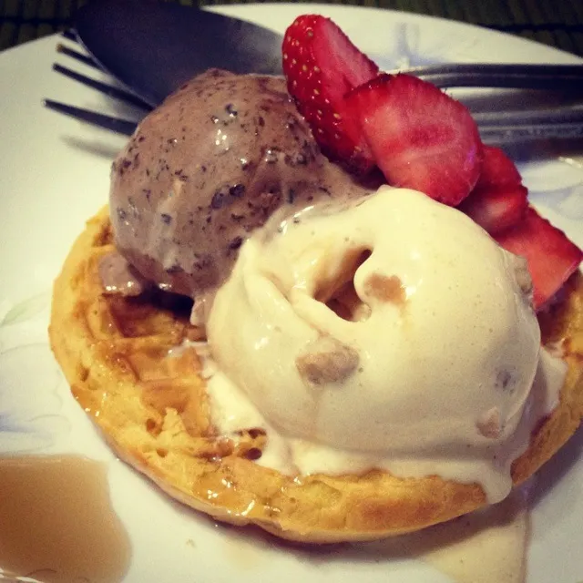 Instant waffles & Haagen Daz ice cream ^^|hurul | 후룰さん