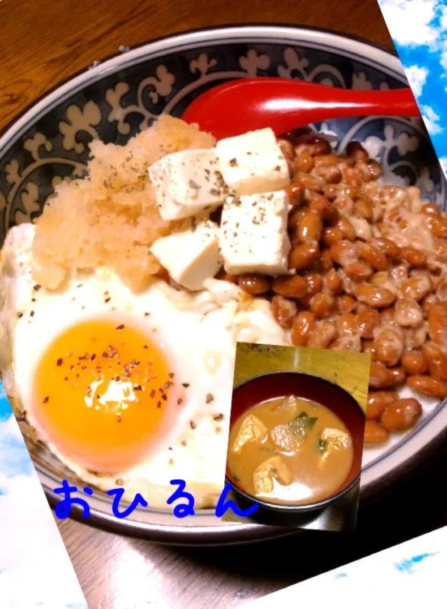 ヘルシー💕クリームチーズ＆納豆目玉おろし丼😊labomihoさんのクリームチーズ納豆目玉焼きのニラ醤油丼をアレンジ！|おひるごはんさん