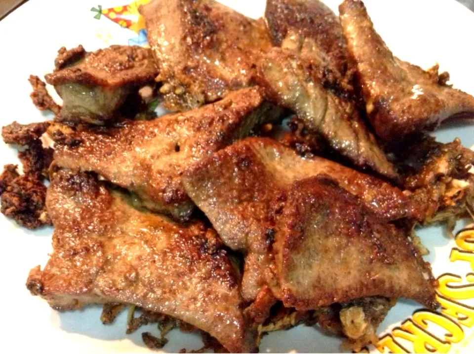 Pan fried pork liver with olive oil|yui-watchcatさん