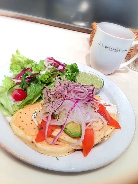 Salmon and avocado pancake|PhUnGさん