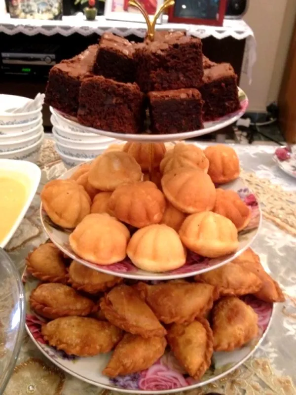 Brownies, kuih bahulu & epok-epok|Ahmad Nazri Mohamed Naimさん