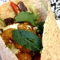 Snapdishの料理写真:Buffalo Popcorn Shrimp on whole wheat wrap w/ baby kale and red bell pepper.|Katrina Fernandezさん