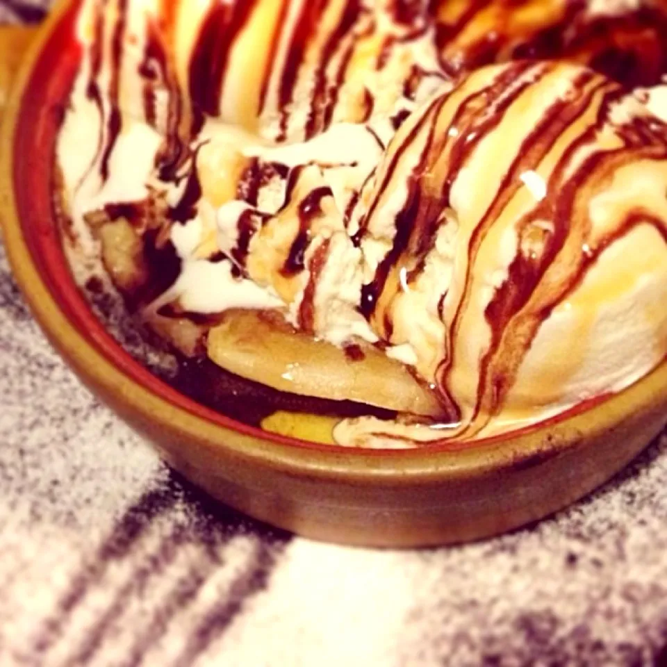 Hot apple pie with ice-cream|Yoliさん