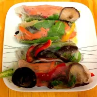 Snapdishの料理写真:Vietnamese spring rolls: lettuce, shredded carrots, shiitake mushrooms, red and yellow peppers, mint and dash of fish sauce.|Yasmeen 🌺さん