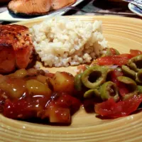 pan-seared salmon,mango lime salsa, olive salad in tomato vinagraitte with brown rice|christina del valleさん