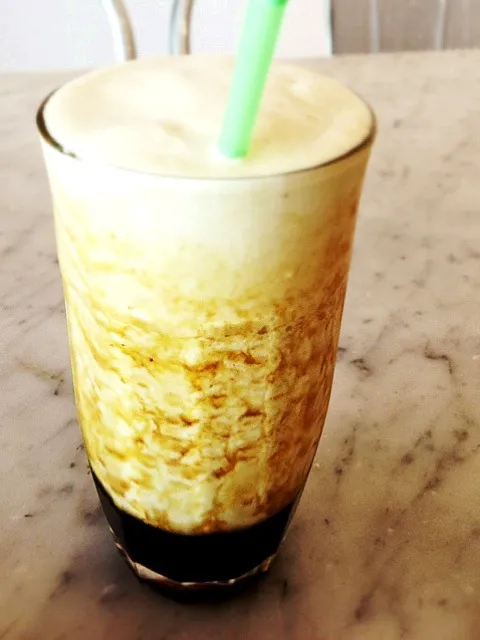 Avocado milkshake with gula melaka@The Orange Thimble|coxiella24さん