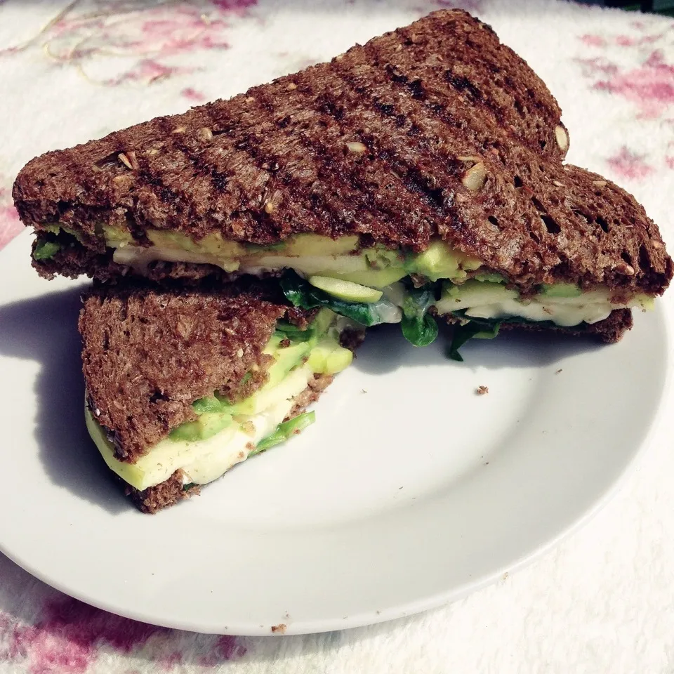 Apple, Avocado and Brie sandwich|Rianneさん