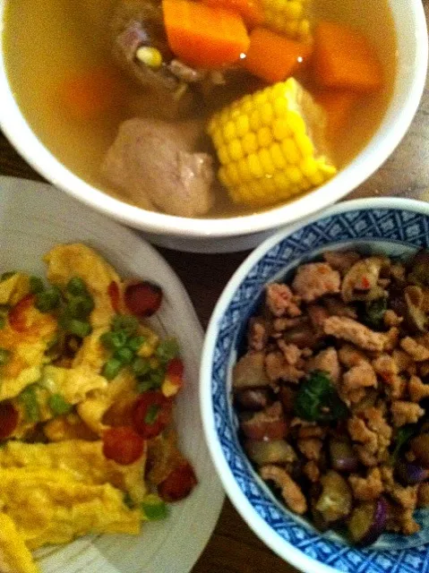 Snapdishの料理写真:Corn, carrot, pork rib soup with lap Cheong, French bean omelette and Thai style fried minced pork, egg plant with basil|karen limさん