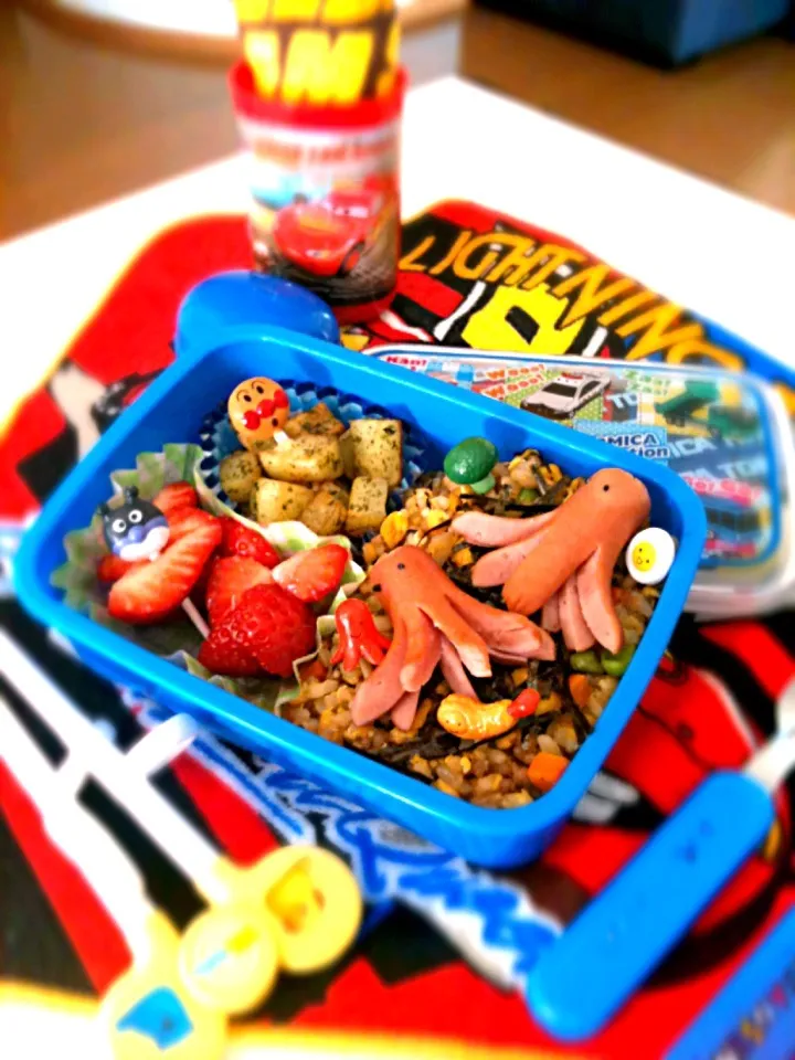 [School Bento] Fries Rice, Potato, Octopus & Strawberry 💞|keikeilimさん