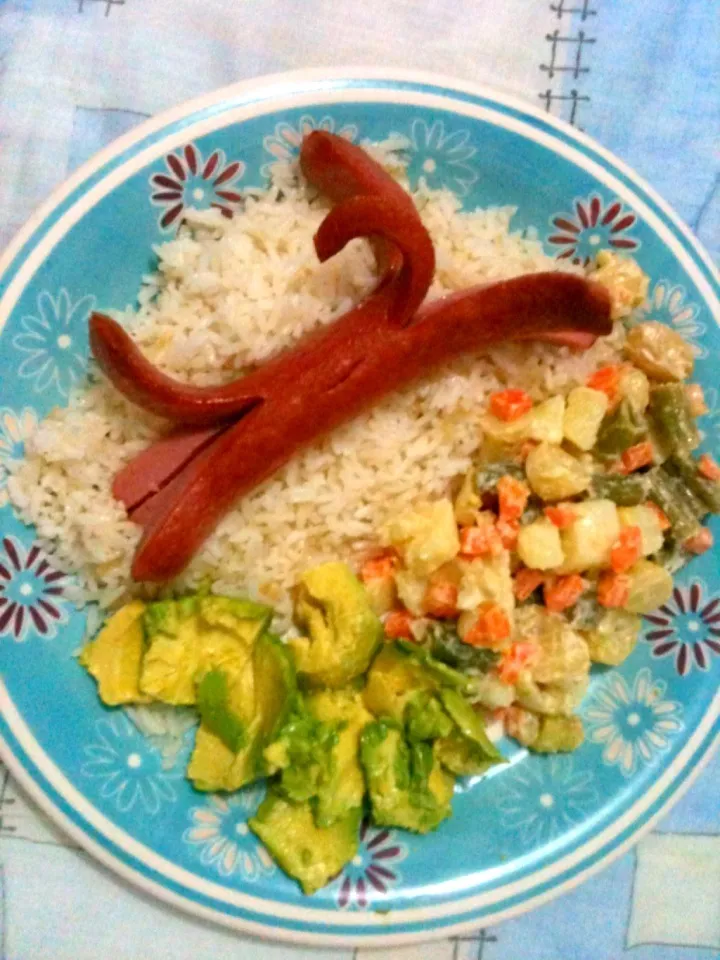 Snapdishの料理写真:Arroz con Aguacate y Embutido|Magnate Cristhian🍤さん