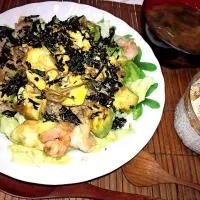 Snapdishの料理写真:昨日の残りものでサラダ丼(^_^)/|ちゃおさん