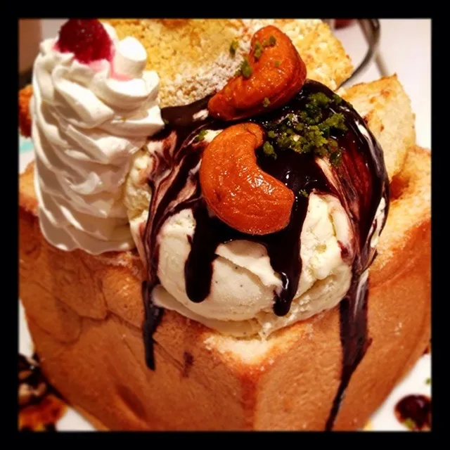 Snapdishの料理写真:Honey  toast -chocolate banana|fei zi yuさん