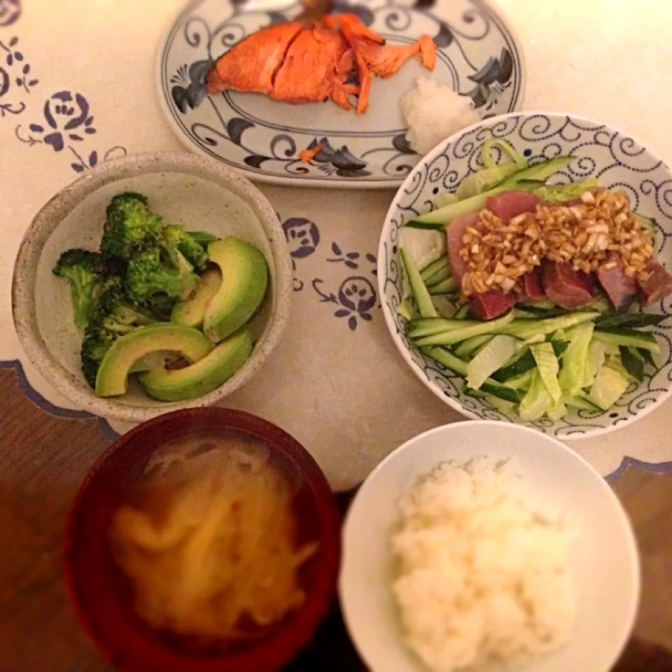 Snapdishの料理写真:Buri Sashimi and Avogadro salad. 2013/5/8 Dinner.|Comer Ruyeeさん