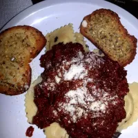 Three Chese Ravioli and wild mushroom angolati with home made sauce and five grain garlic bread!|Rami Reed Davisさん