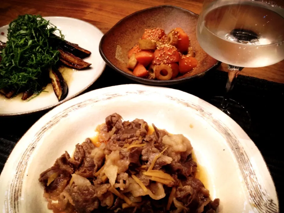 牛肉のしぐれ煮、竹輪とニンジンの炒め煮、焼きなす♡|てつやさん