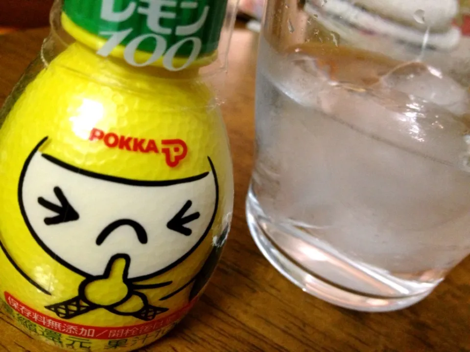 Snapdishの料理写真:赤霧ロックに、ポッカレモン🍋|Kojiさん