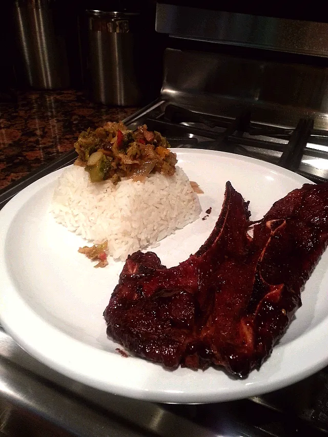 Snapdishの料理写真:Korean BBQ Lamb shoulder with stirfry and white rice!|Rami Reed Davisさん