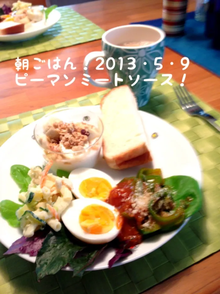 Snapdishの料理写真:朝ごはん  2013・5・9 ピーマンミートソース|ローゼルさん