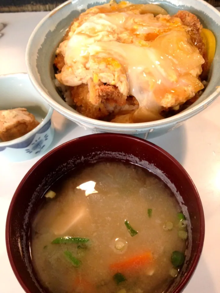 根菜たっぷり味噌汁＆かつ丼|annexさん