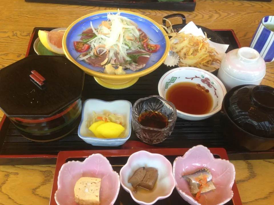 Snapdishの料理写真:Cランチ 鰹のたたき|yuyangさん