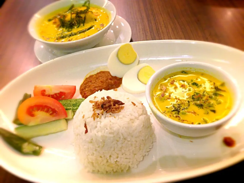 Snapdishの料理写真:Nasi wangi with ikan masak lemak cili api|Farah Diba Jamalさん