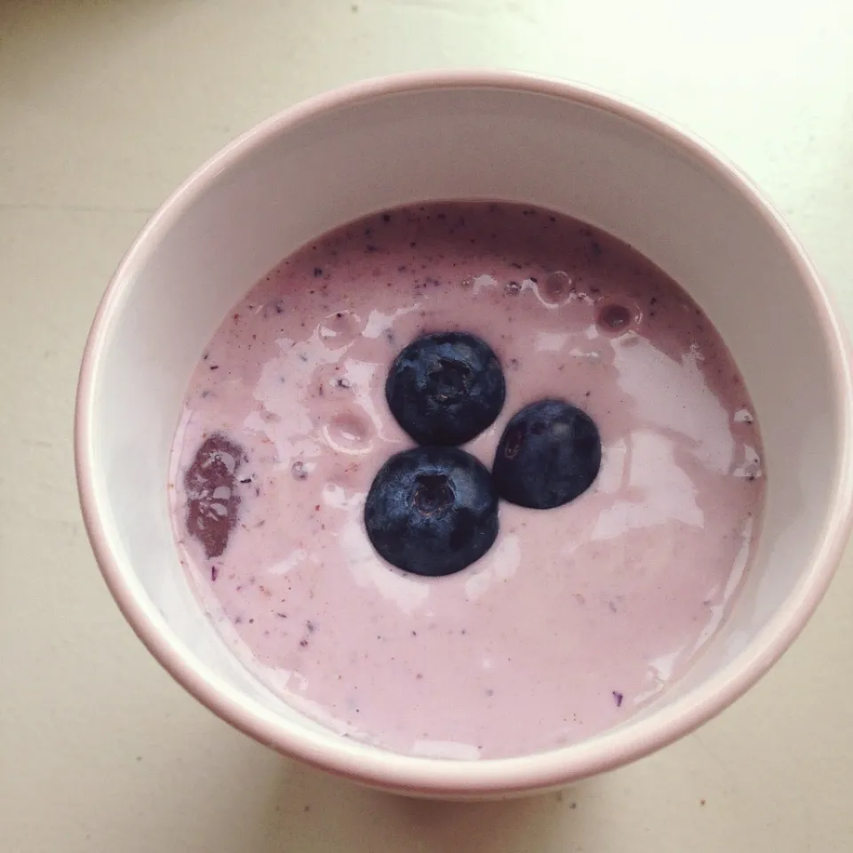 Banana blueberry Greek yogurt smoothie|Rianneさん