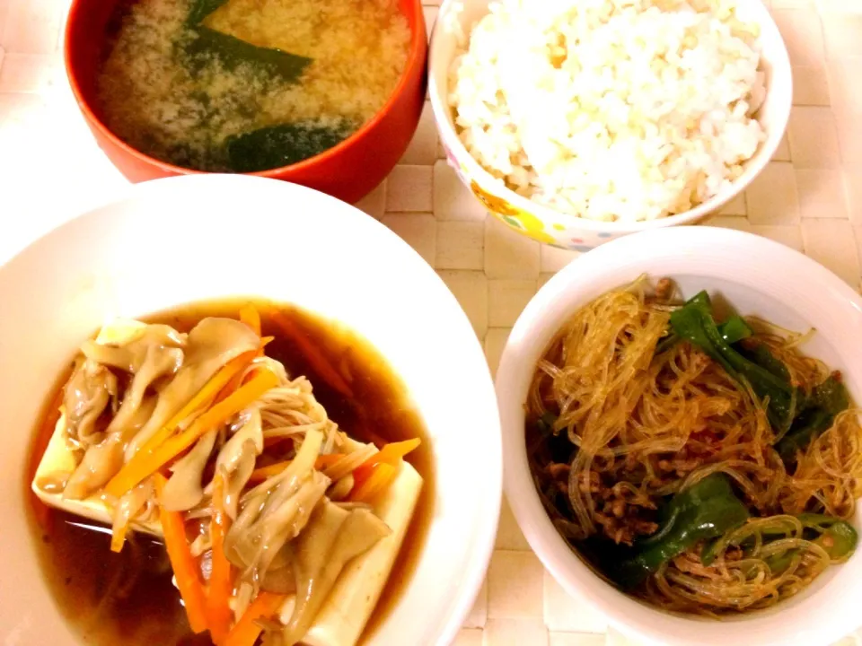 ピーマン春雨
きのこあんかけ豆腐柚子胡椒風味
ワカメの味噌汁
玄米入りごはん|こなつさん