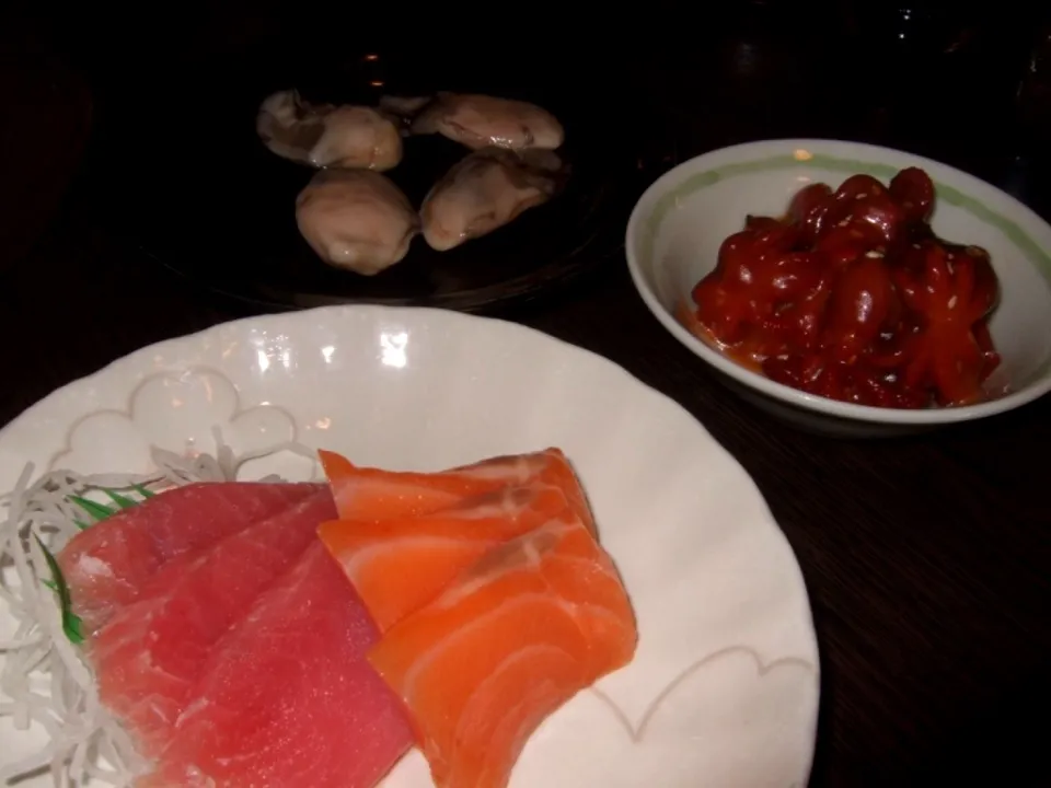 Oysters, Baby Octopus & Salmon & Tuna Sashimi|Yvonne Limさん