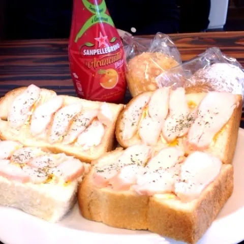 鶏ハム🐔 と 焼きたてパン🍞|らむじーさん