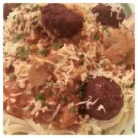 spaghetti bolognese with meatballs..|carolyn turianoさん