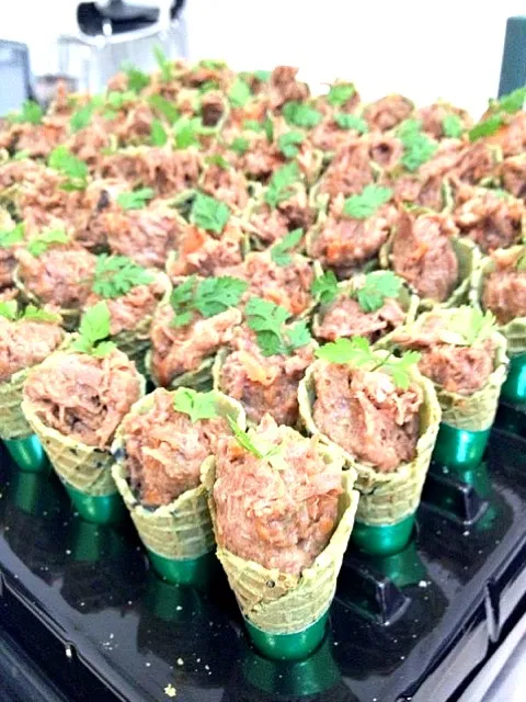 Mini Cone with Braised Beef & English Chives|Carin Tayさん