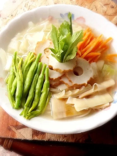 Snapdishの料理写真:お昼ラーメン🍜|さとう かおりさん