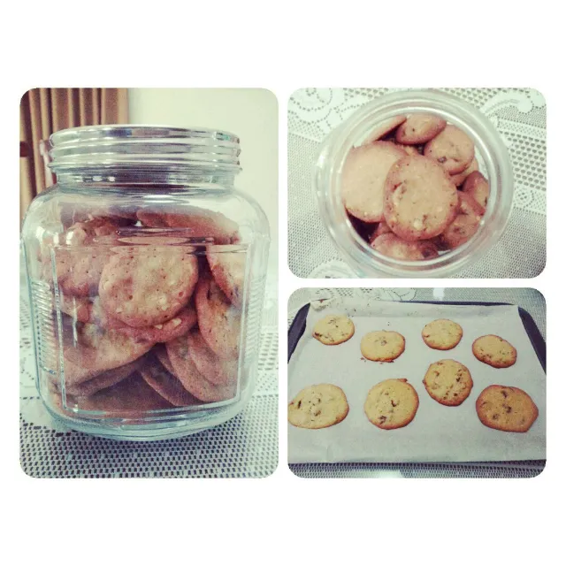 Snapdishの料理写真:chocolate chip cookies|laura khairunnisaさん