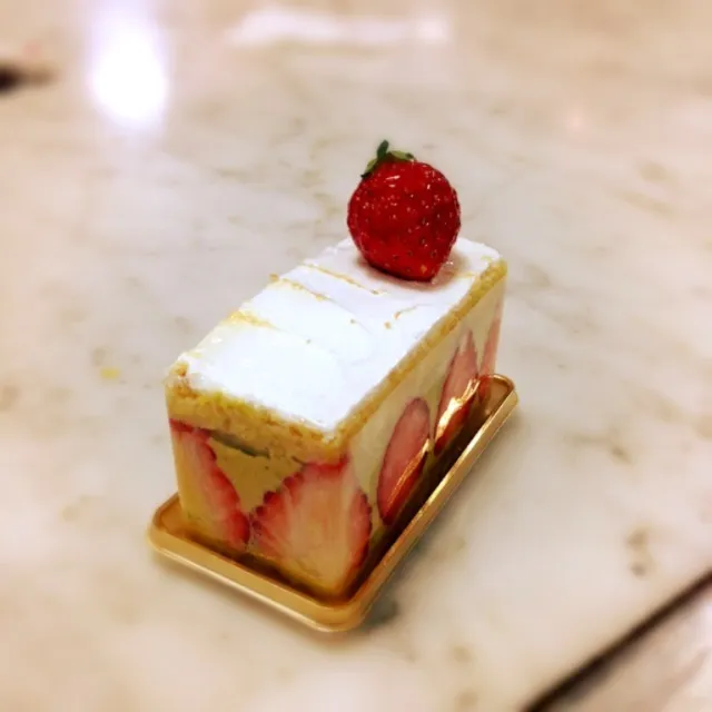 Snapdishの料理写真:Fraisier pistache。＊|kiyomi takedaさん