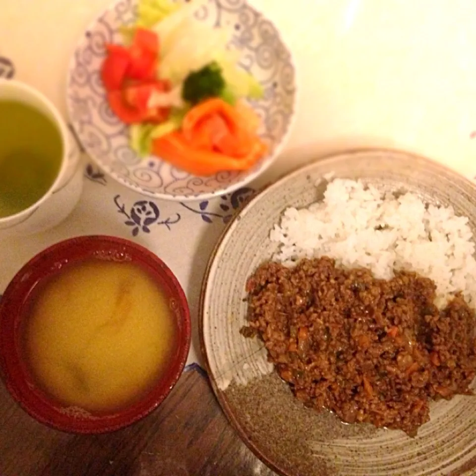 Snapdishの料理写真:Dry Curry. 2013/5/10 Dinner.|Comer Ruyeeさん