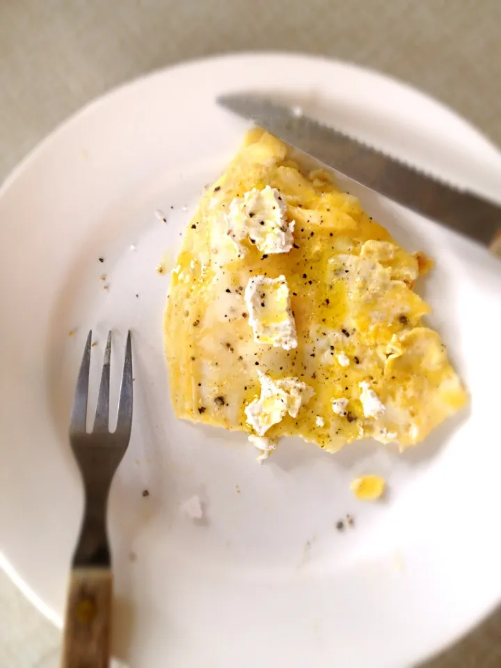 Omelette with chèvre and Mandarin oil.|wallさん