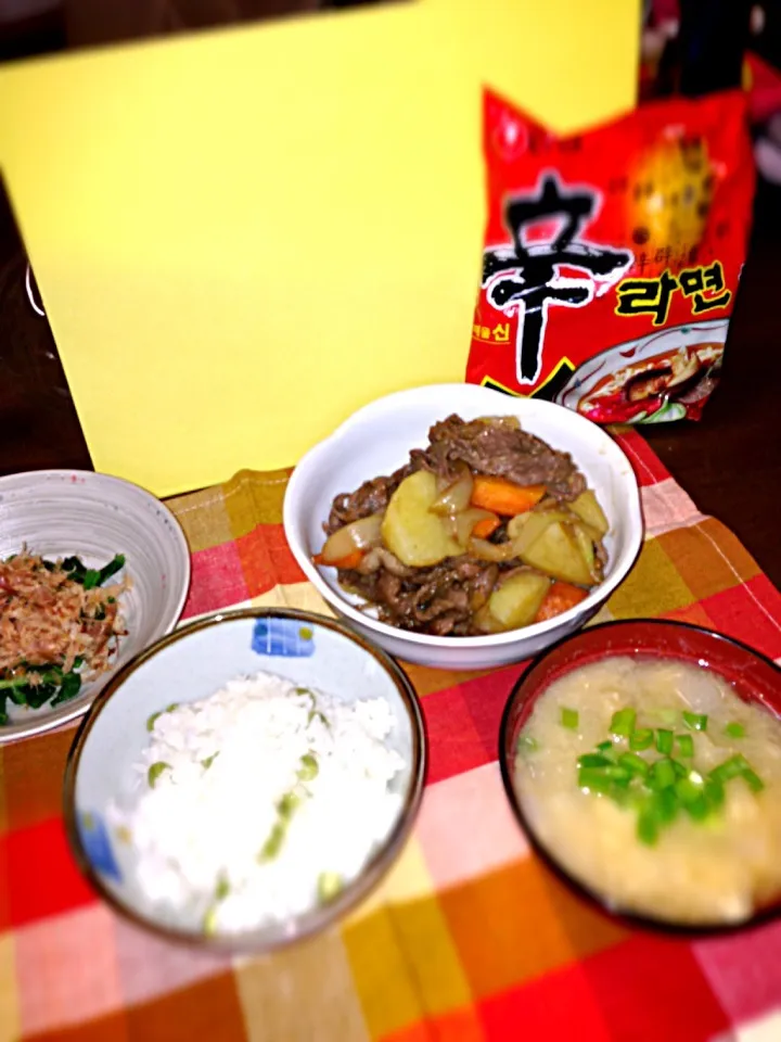 豆ご飯と肉じゃがと大根味噌汁とお浸し|たかままさん