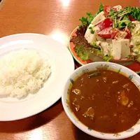 Snapdishの料理写真:ポークカレーと豆腐サラダ|masayasuさん