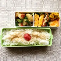 Snapdishの料理写真:5.11. 今日のお弁当、じゃがいも、アスパラガス、ベーコンのバターチーズ焼き、かぼちゃサラダ|miu37さん